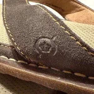 Born | Shoes | Born Mens Size Mismatch R L9 Flip Sandals  display picture 2